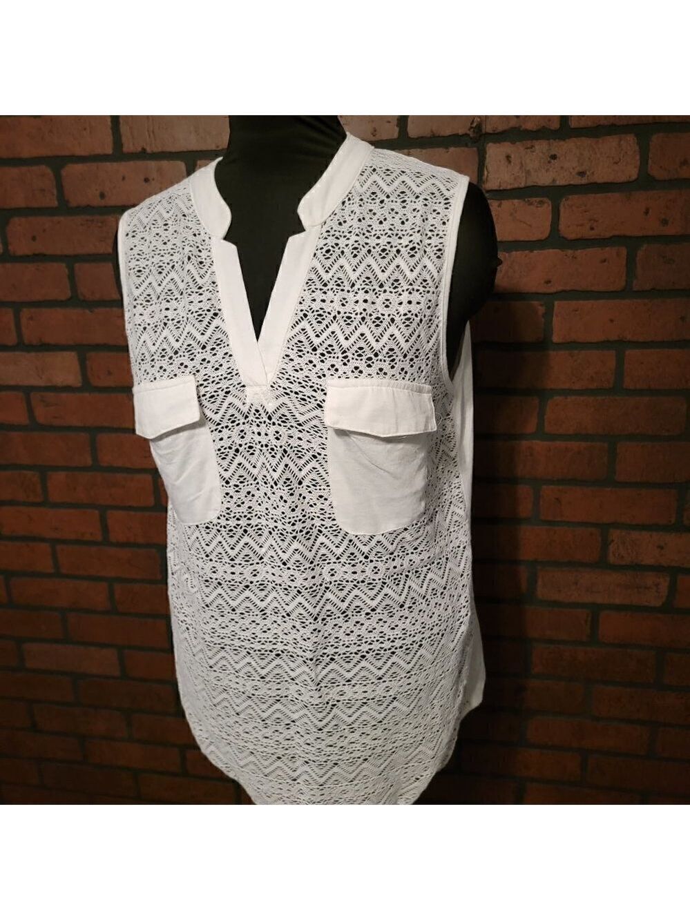 Shannon Ford New York Lace Sleeveless top with Faux Pocket detail Size XL White